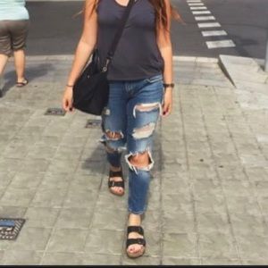 Zara Medium High Rise Relaxed Fit Distressed Jeans EUC